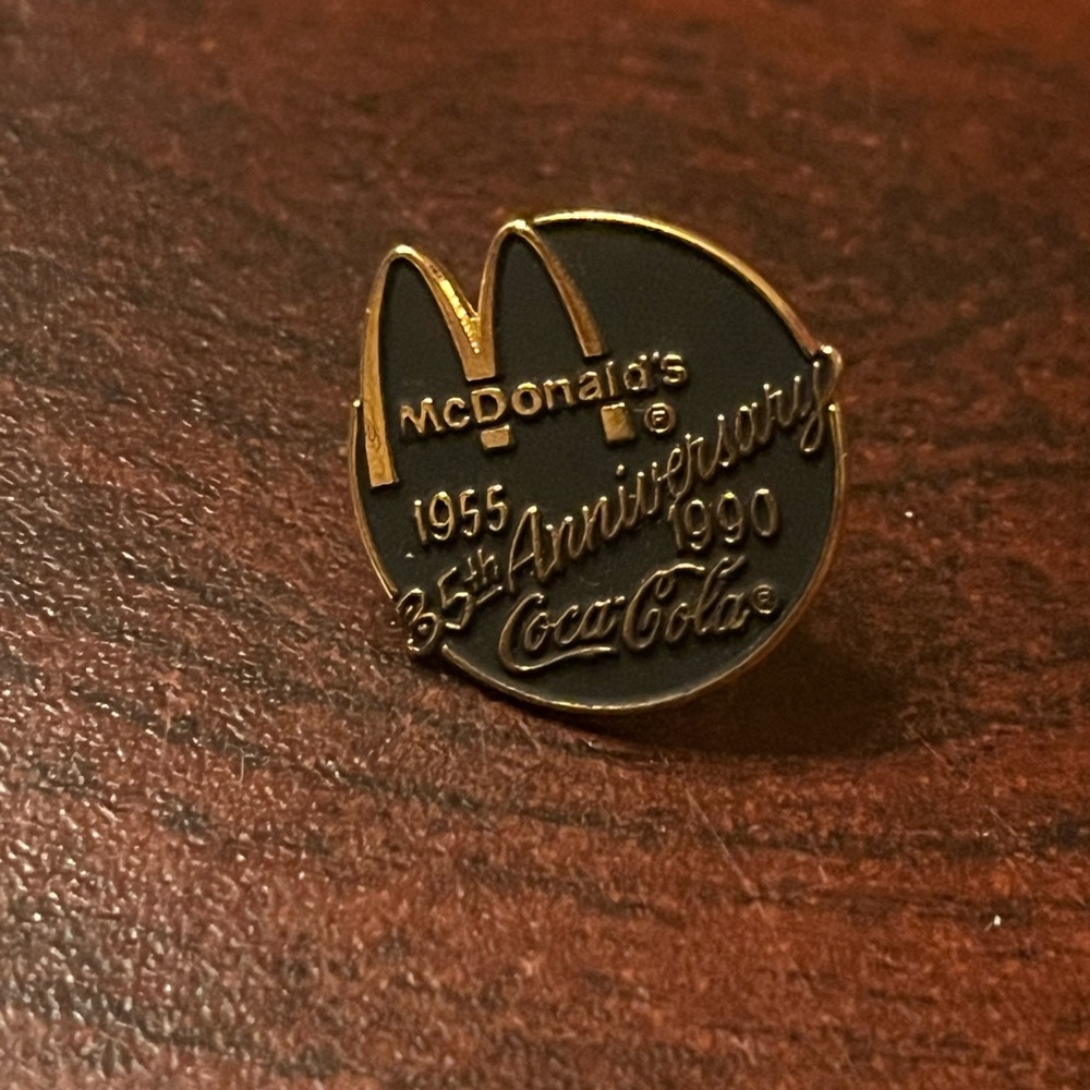 McDonald’s Coca-Cola 35 Year Partnership Anniversary Employee Lapel Hat Pin‎